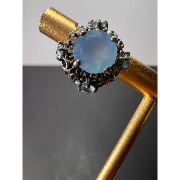 Blue chalcedony Sterling silver stud earrings - Picture 2 of 11